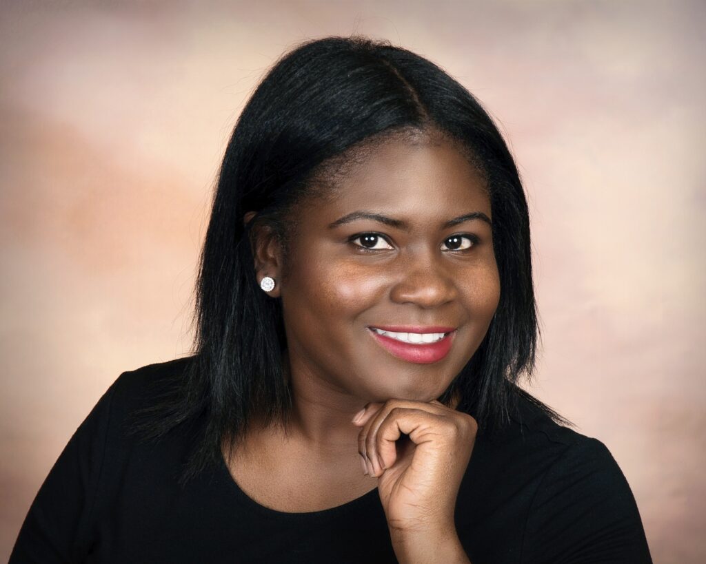 Headshot-Nicole-Retland